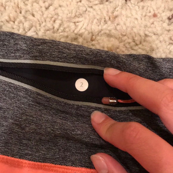 Lululemon speed up 2.5”  pink shorts $30 size 2 - Picture 3 of 3